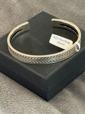 Sterling Silver  Leaf-Pattern Cuff Bracelet Adjustable Unisex